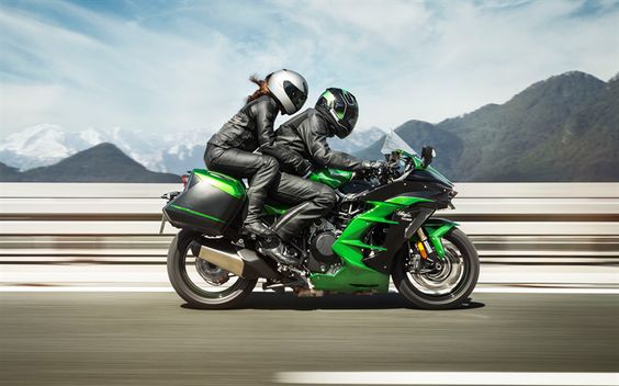 Фото Kawasaki H2 SX в движении